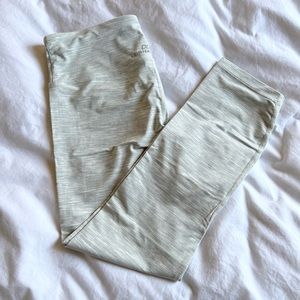Lorna Jane Gray and White 3/4 Length Legging